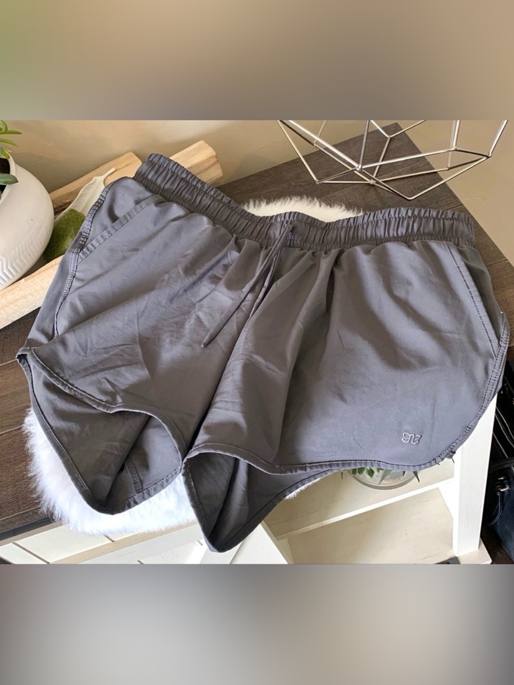 Albion Fit Women’s Gray Run Short Size XL